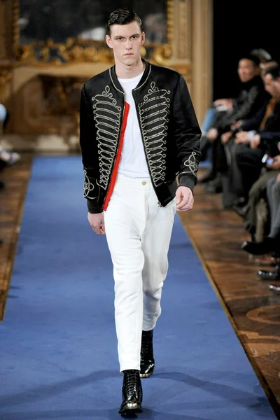 Look 7